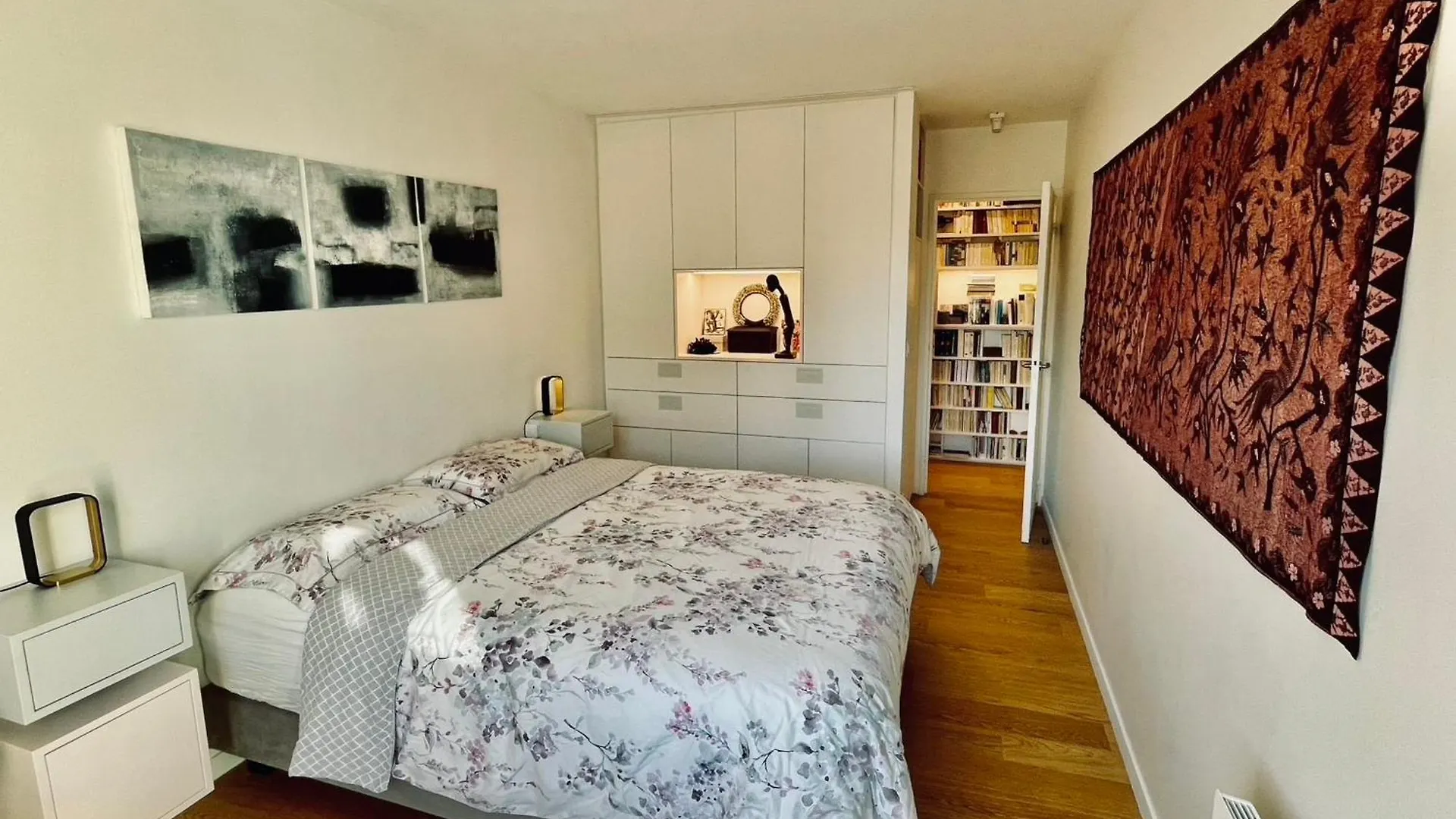 Apartment For 2 With Balcony In Paris